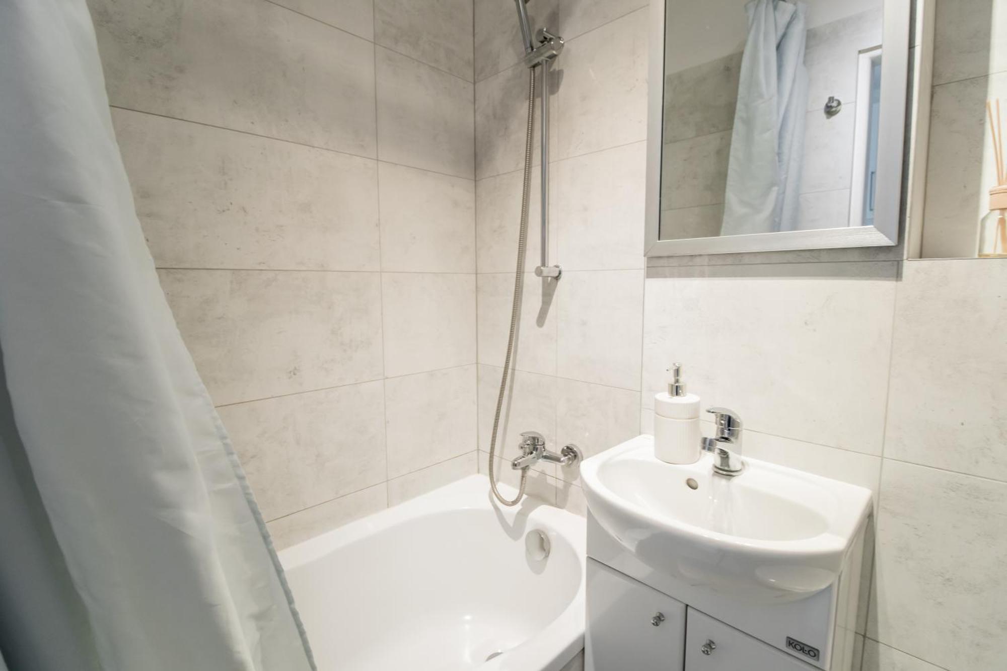 Piotrapartments - Bruna Green City Apartment ワルシャワ エクステリア 写真